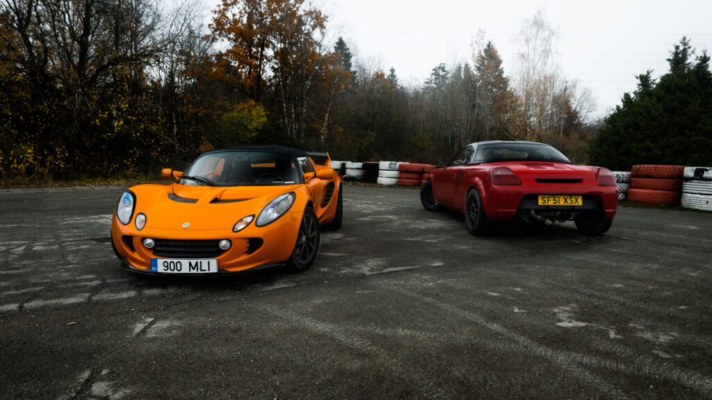 MR2 vs Elise