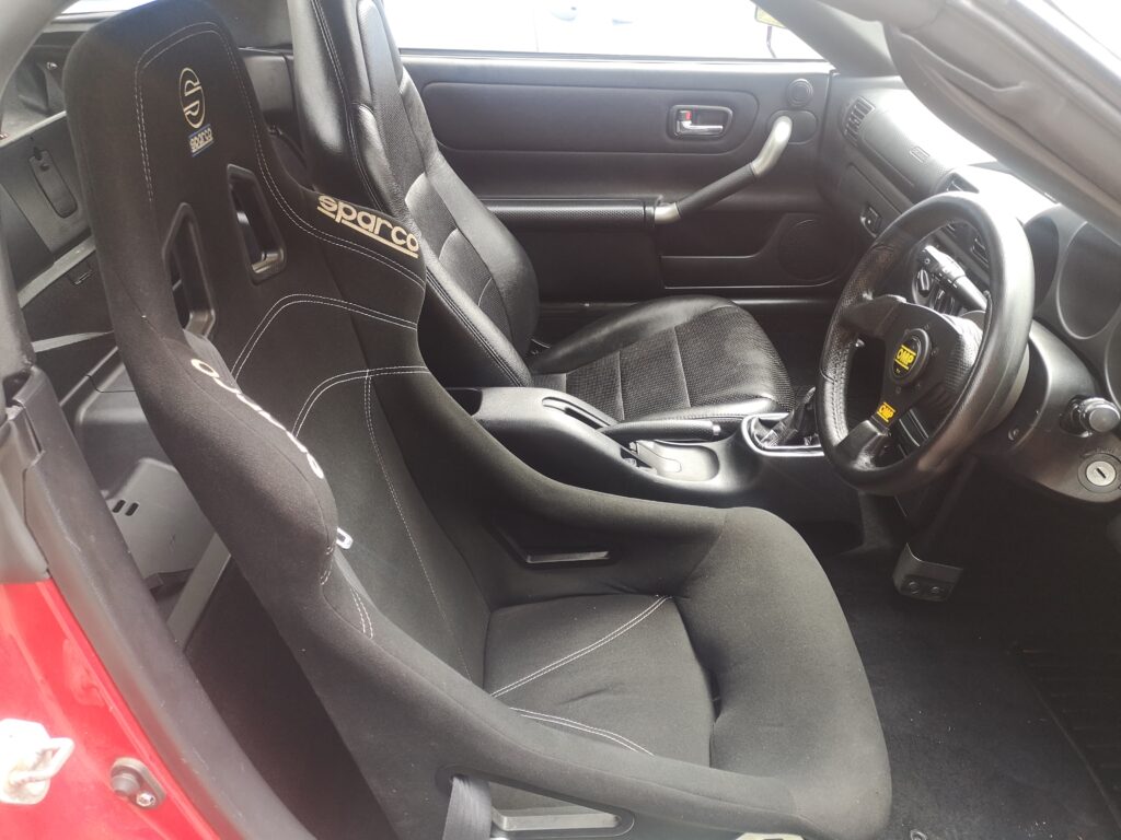MR2 korviste ja sportrool