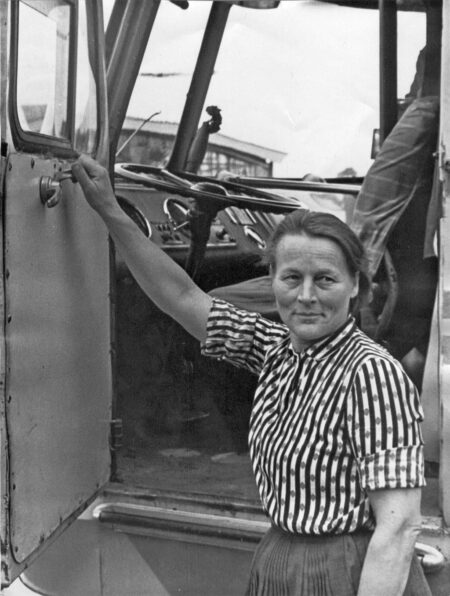 Tallinna esimene naisbussijuht Elsa Pihelgas