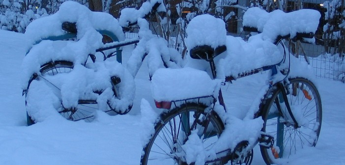 Bicycles_snow_Graz_2005_original