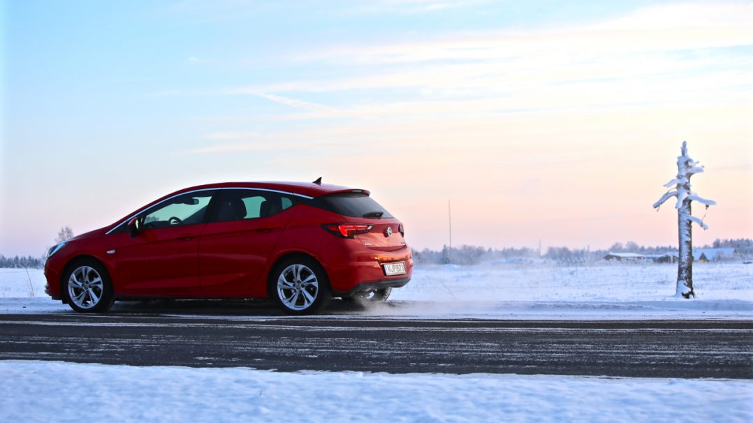 Opel Astra K külgvaade