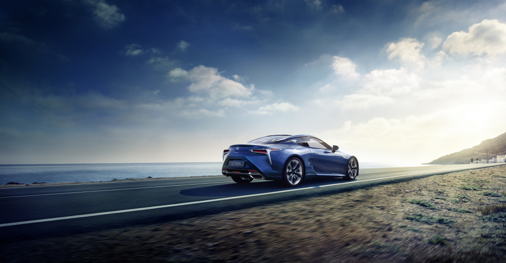 Lexus LC 500h külg
