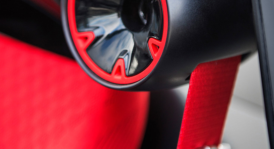 Opel_Concept_Cars_GT_Interior_5_944x531_RAY8664