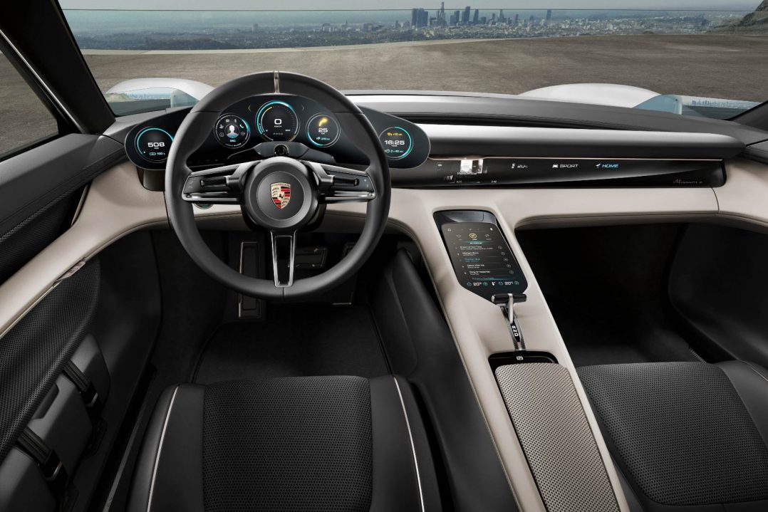 Porsche omanik Mission E sisemus