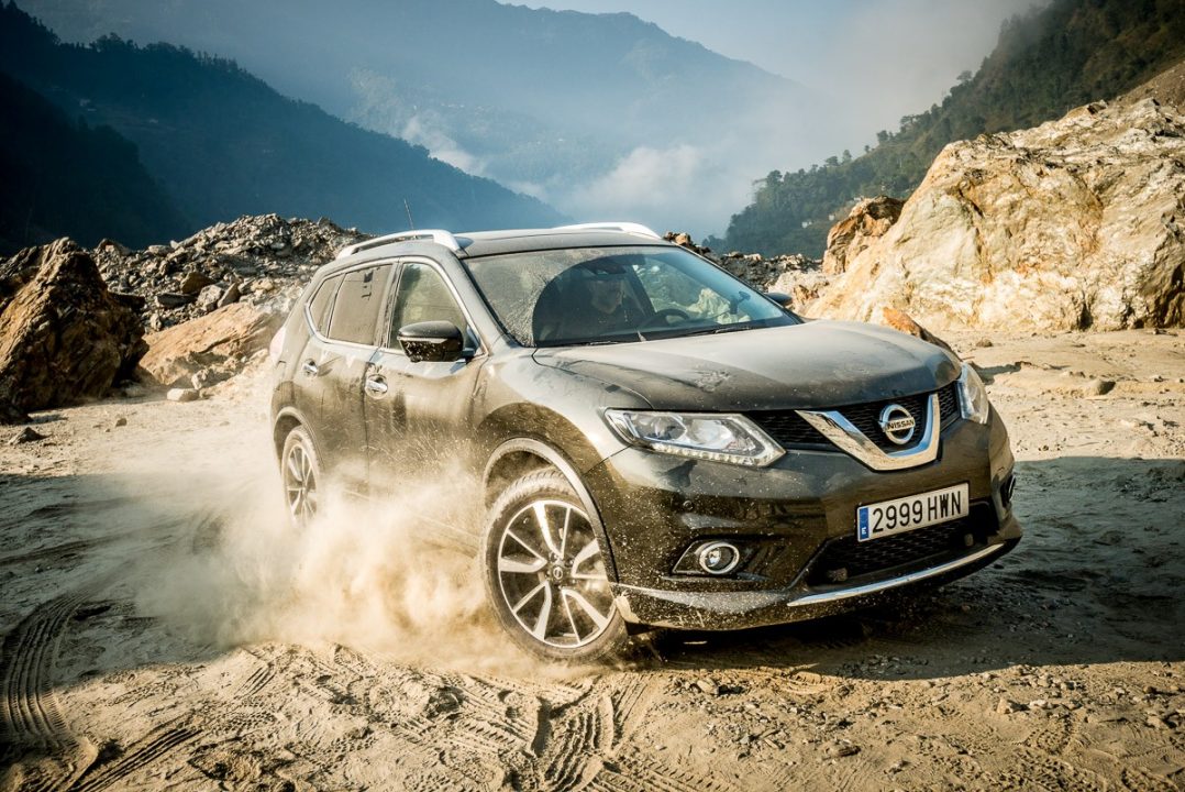 Nissan X-Trail maastikul