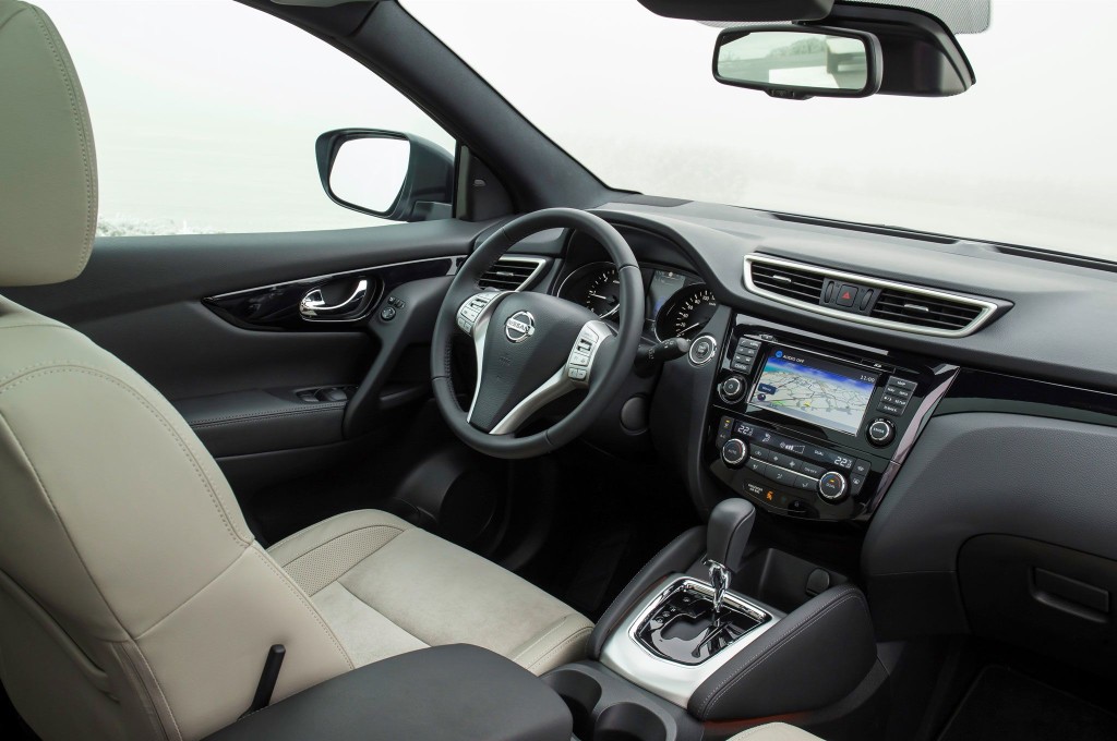 2014-nissan-qashqai-interior-cockpit