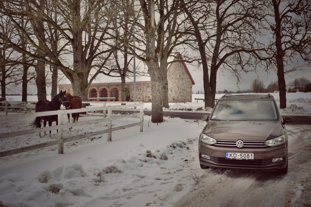 Volkswagen Touran eestvaates