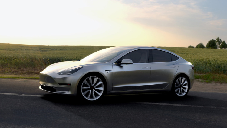 Tesla Model 3 Elon Musk hõbedane