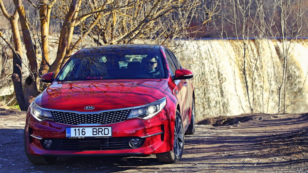 Kia Optima eestvaade