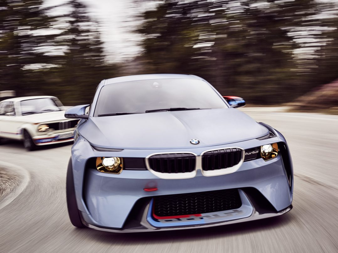 P90219728_highRes_bmw-2002-hommage-05-