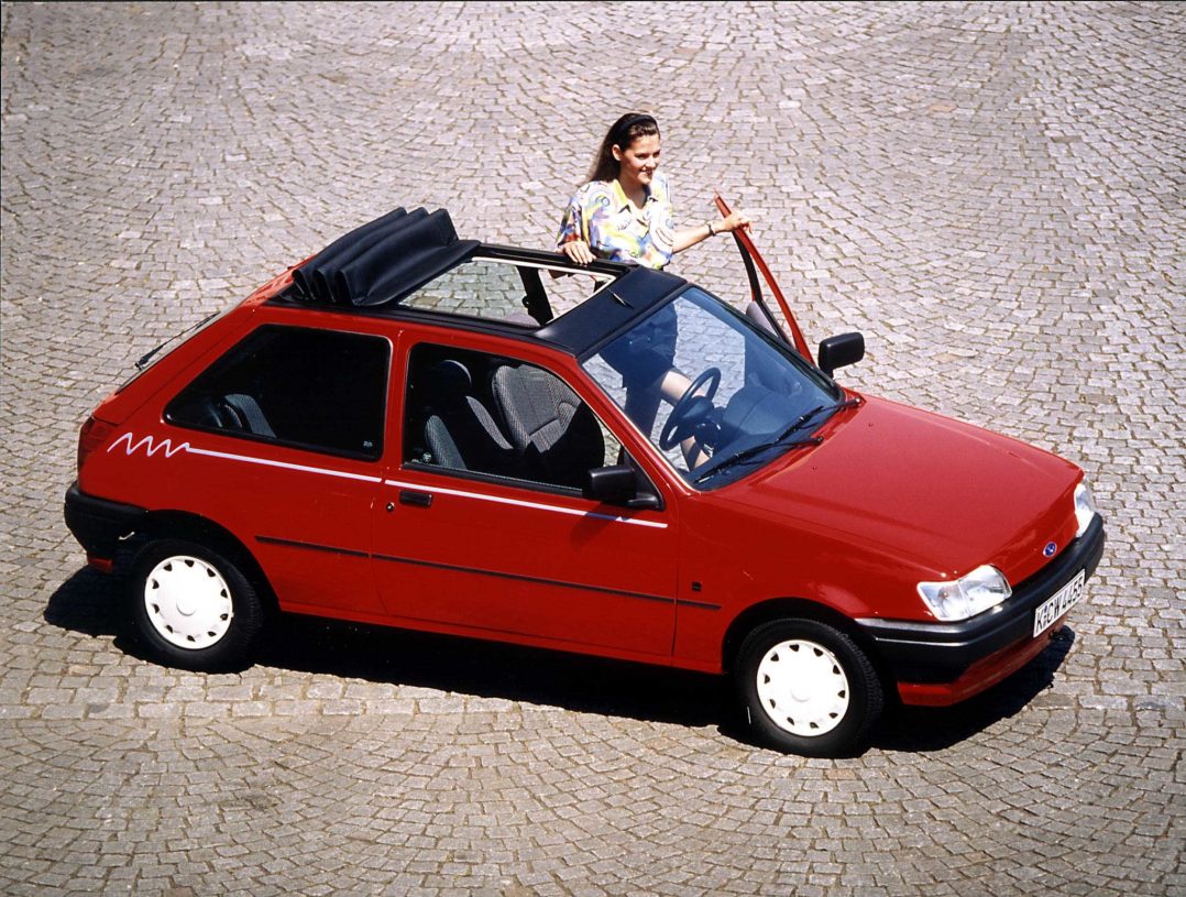 Fiesta Calypso, elektriliselt avaneva tekstiilkatusega edevauto