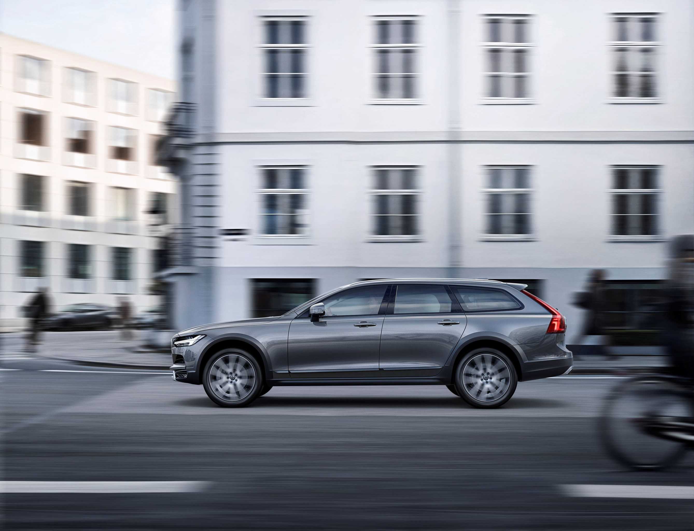 New Volvo V90 Cross Country Driving