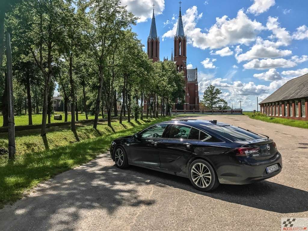 läti