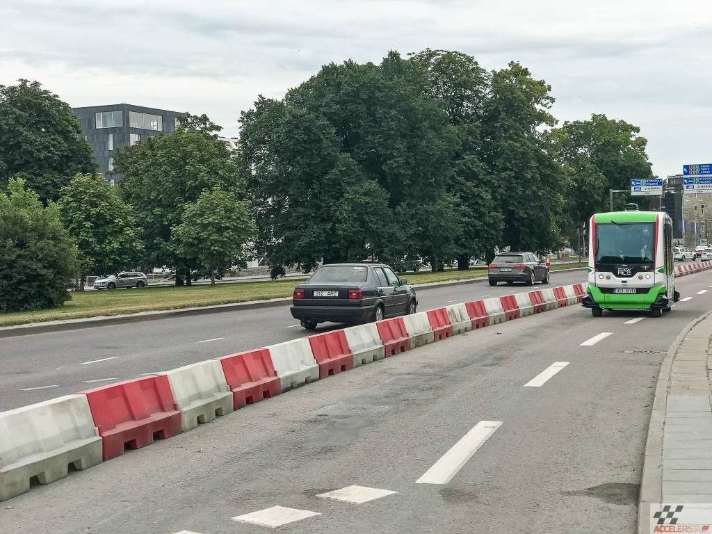 isejuhtiv buss