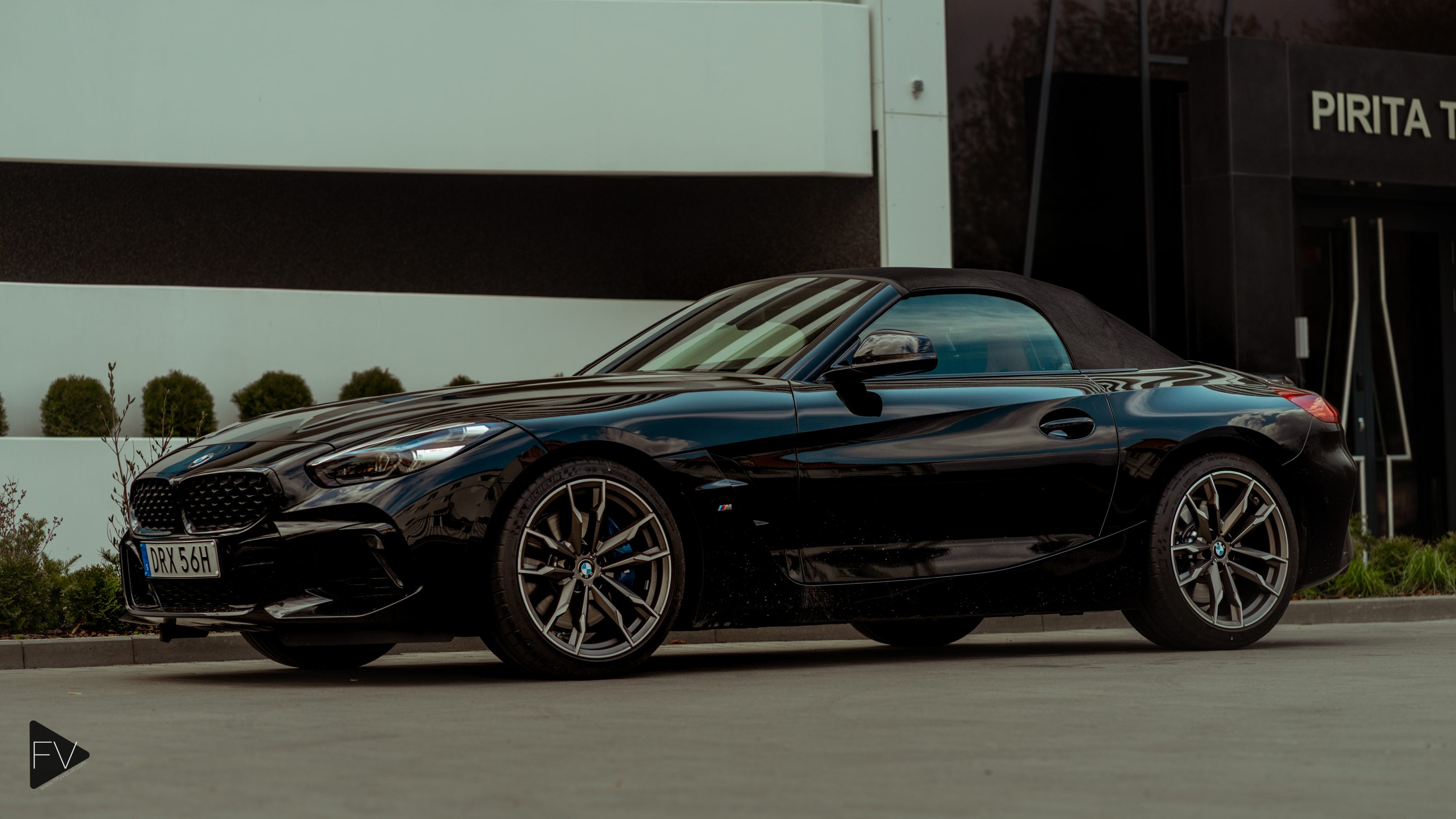 z4 side view
