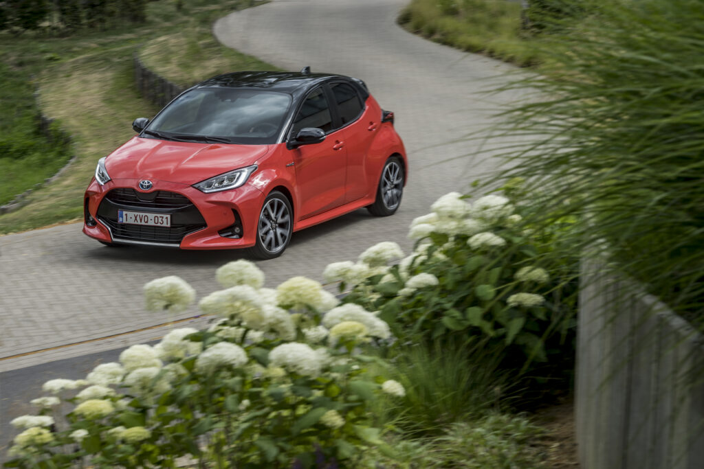 uus toyota yaris suur väike