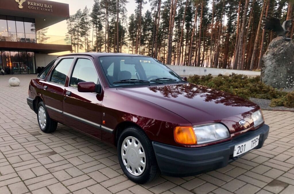Punane Ford Sierra