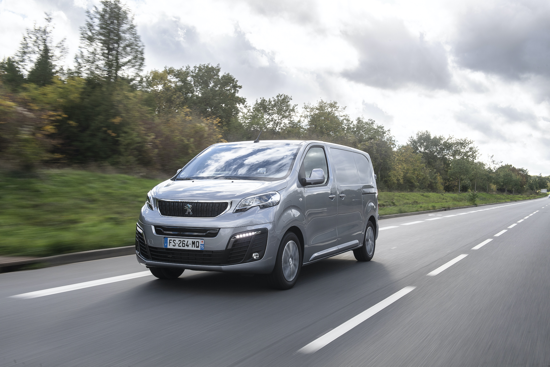 peugeot e-expert parkers