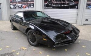 Osta ära David Hasselhoffi KITT ja ta toob selle ise kohale KITT Pontiac Trans Am