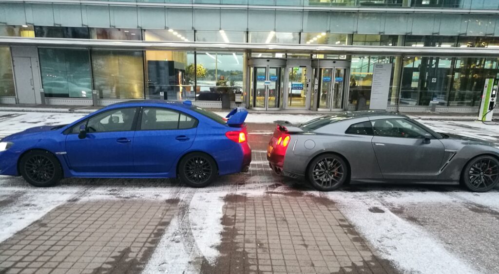 WRX STI ja GT-R