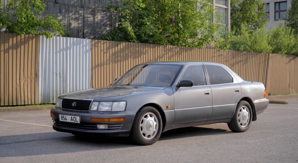Lexus LS 400