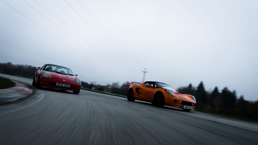 MR2 vs Elise