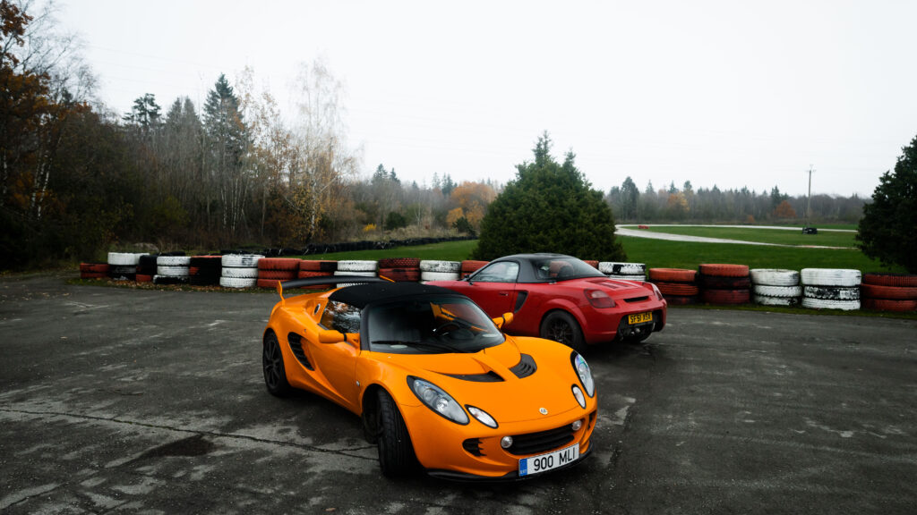 MR2 vs Elise