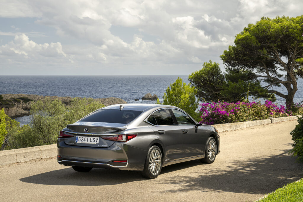 Lexus ES 2022