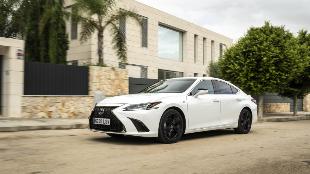 Lexus ES 300h F Sport 2022