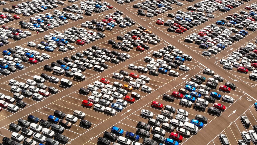 Autod parkla Unsplash