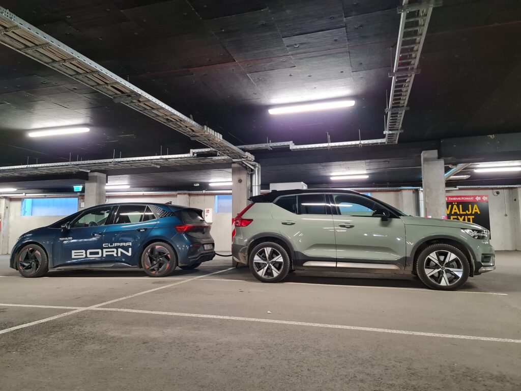 Volvo XC40 Recharge ja Cupra Born