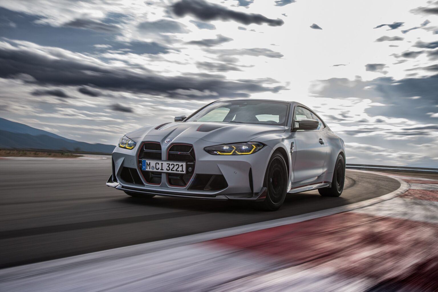 BMW M4 CSL 2022