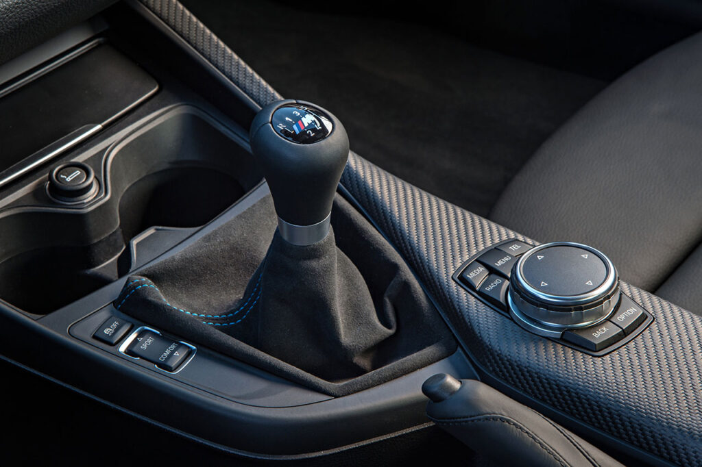 BMW M2 käigukang
