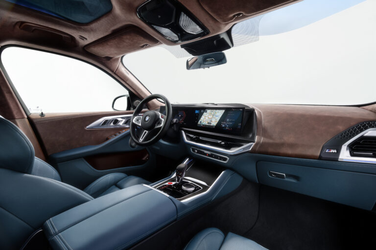 BMW XM pistikhübriid