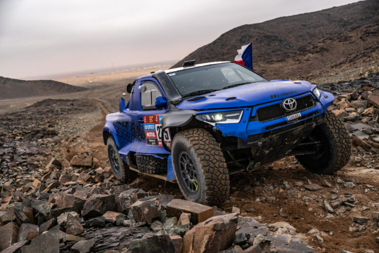 Urvo Männama ja Risto Lepiku Toyota Hilux