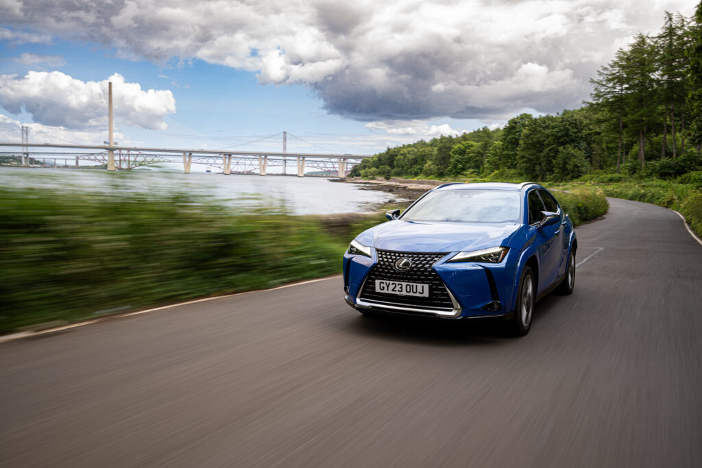 Elamusterohke Edinburgh uuendatud Lexus UX-iga Lexus UX 300e Edinburghi üritus
