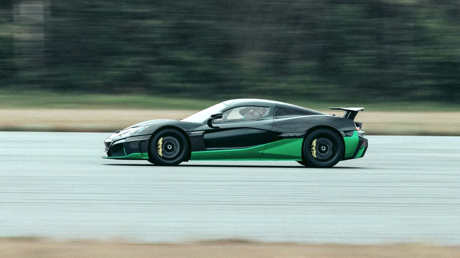 Rimac Nevera tagurdab 276 km/h