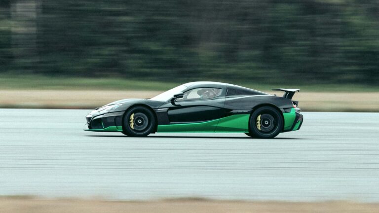 Rimac Nevera tagurdab 276 km/h