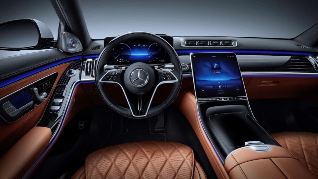 C-klass W206 meeleoluvalgustus