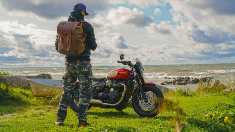 triumph bobber