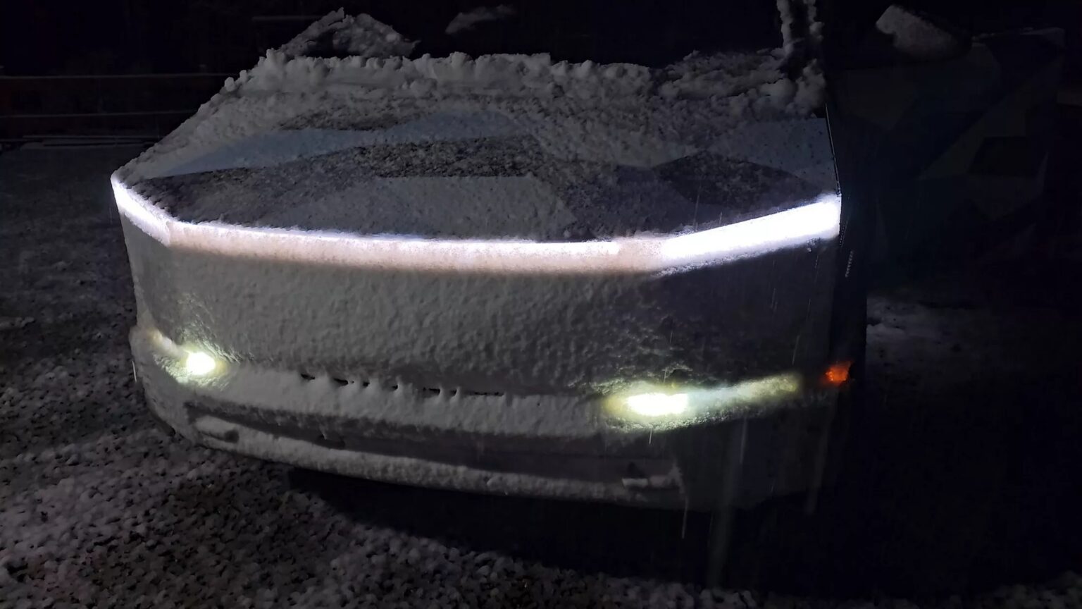 Tesla Cybertruck lumes, @teslainventory Twitter/X