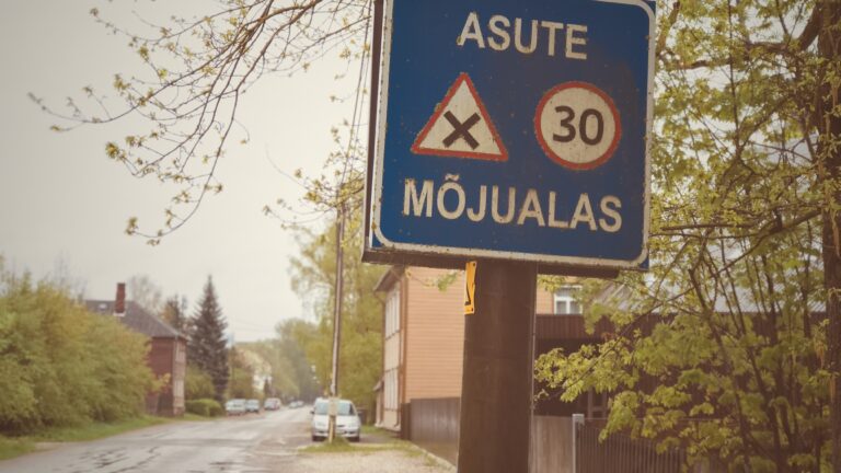 Uuring: Enamus juhte ületavad kiirust ja peavad teisi debiilikuteks* ületavad kiirust