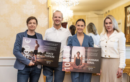 Matz Topkin, Susannah Kaul ja Toyota esindajad, foto Veljo Poom