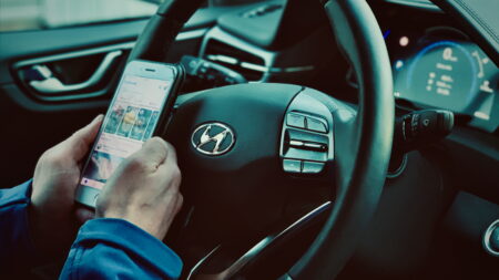 Roolis telefoni kasutamine on kasvav ja ohtlik tendents