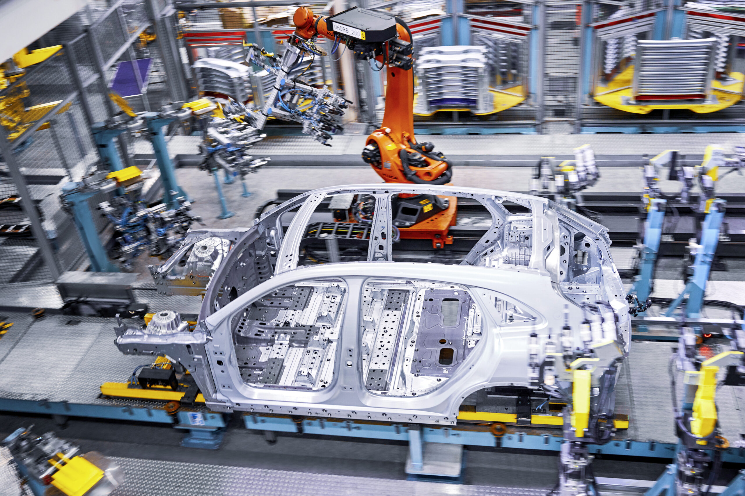 Mercedes-Benz tehas, koosteliin