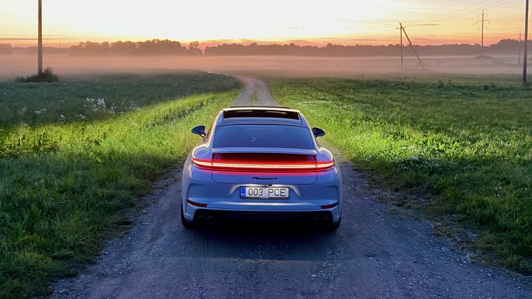 Porsche Panamera: sportsedaan, mis saab kõikjal hakkama Porsche Panamera: sportsedaan, mis saab kõikjal hakkama