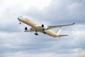 Airbusi uus laiakereline A350-1000ULR tegi esimese lennu