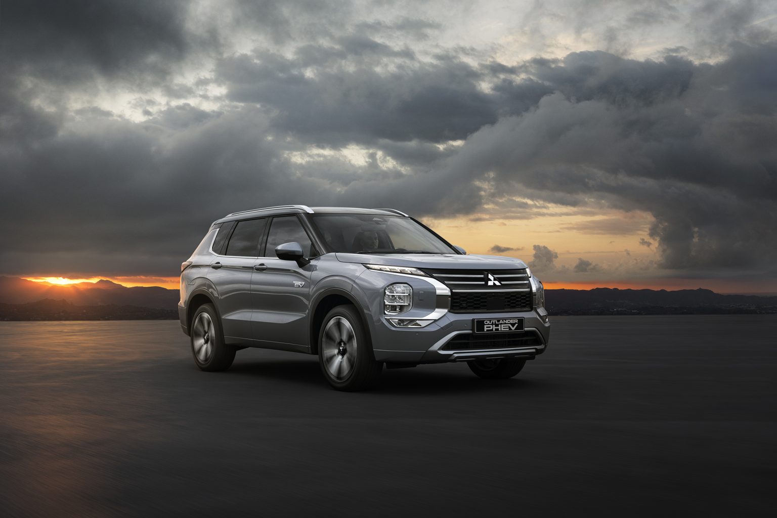 Mitsubishi Outlander – ainult pistikhübriid, aga see on okei UUS LUGU
